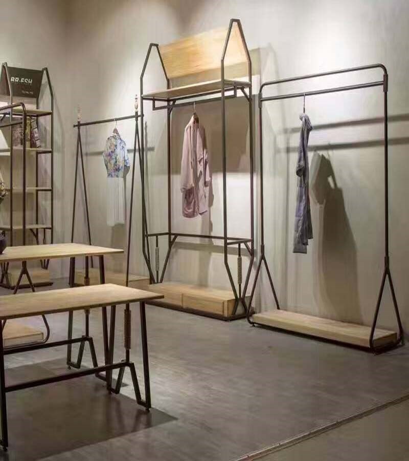 Giá kệ gỗ trưng bày quần áo cho shop thời trang