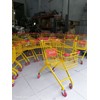 Xe đẩy siêu thị màu vàng