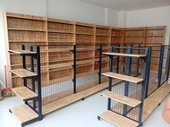 Sản phẩm kệ gỗ siêu thị lưng lưới Thành Đạt
